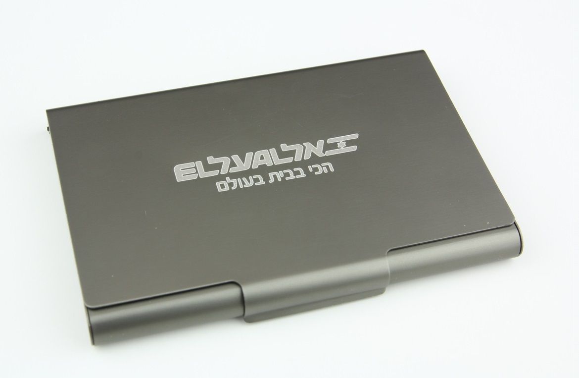 חריטה בלייזר של לוגו למיתוג מוצר מאלומיניום בציפוי אנודייז