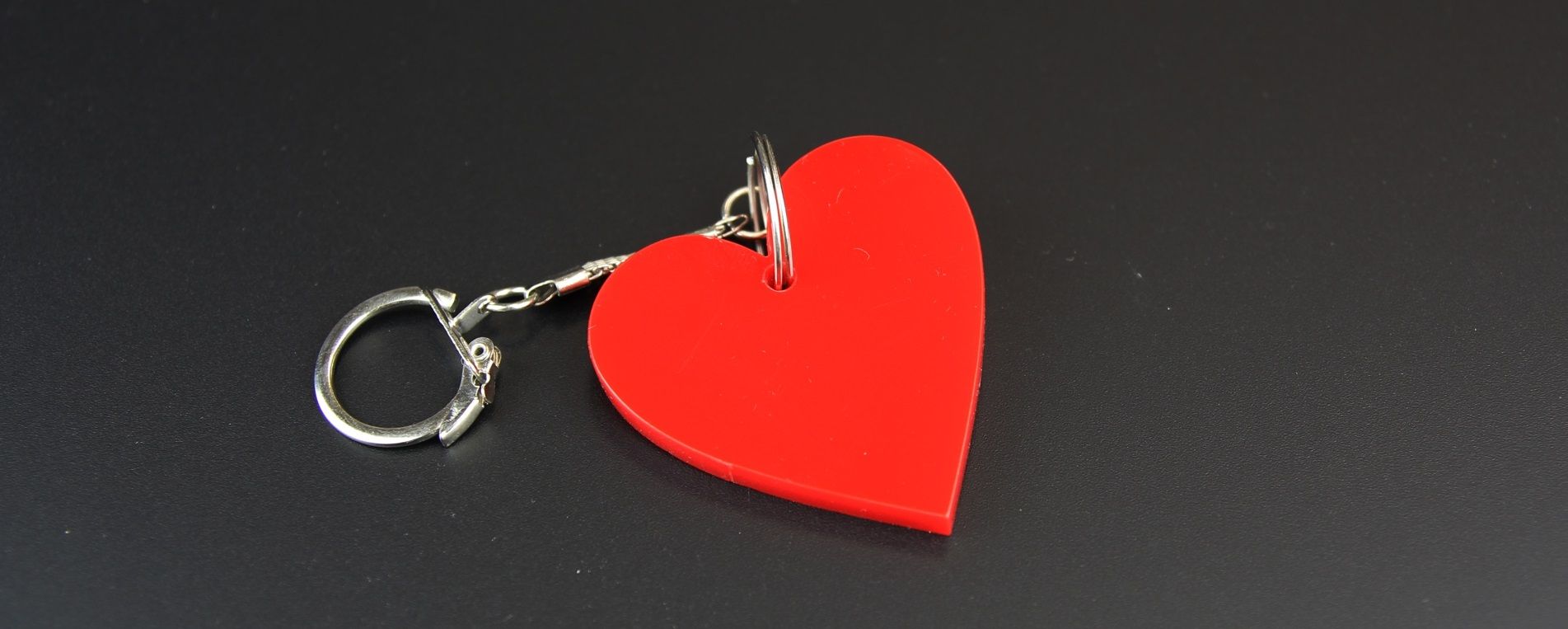 Laser cutting of an Heart-shaped keychain made of red acryilic