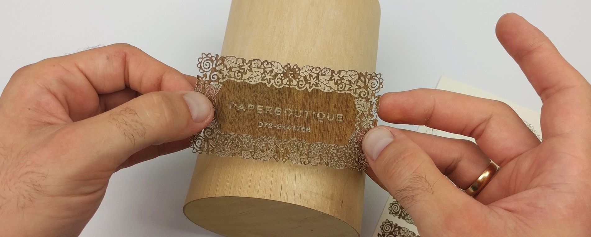 מדבקות בחיתוך צורני מדבקות מודפסות מעוצבות בחיתוך צורני בהזמנה אישית